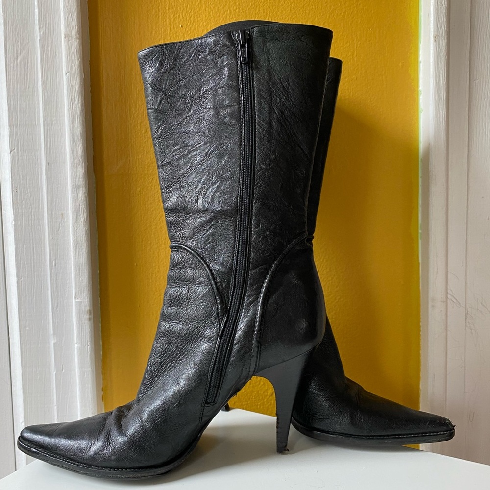 Black heeled leather boots size 8.5z made in Italy